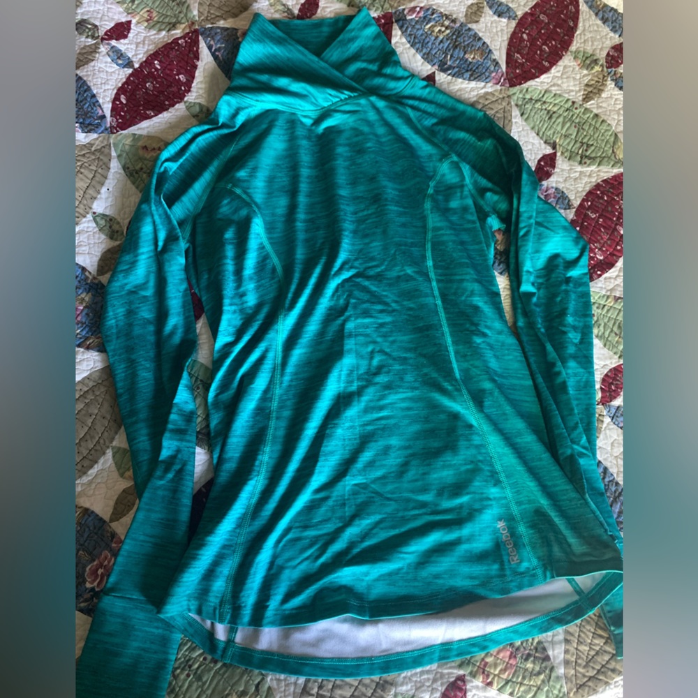 Women’s athletic cowl neck long-sleeve running lot Reebok Size small/medium EUC
